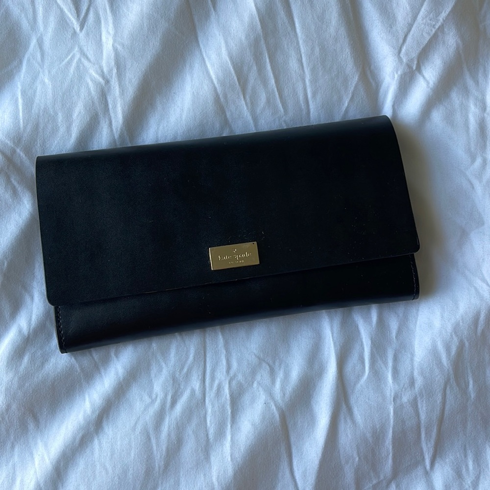 Kate Spade wallet! Great condition minor scratches on gold logo